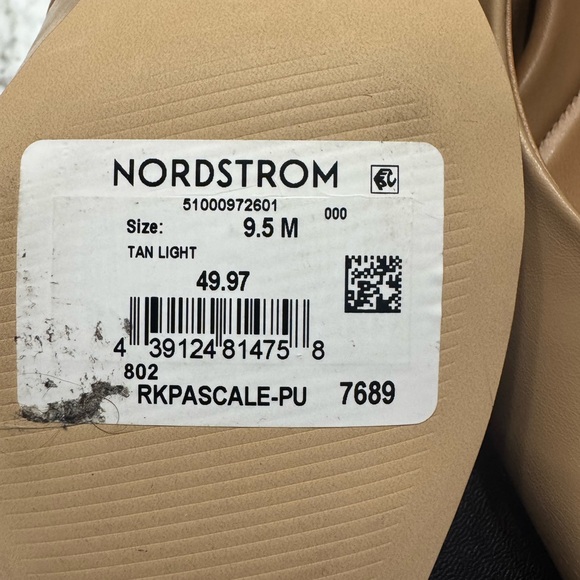NWT Beige/Tan Kitten Heel Pumps - Picture 4 of 4